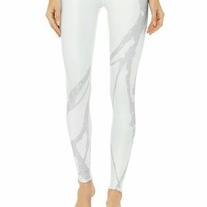 NWT Alo White Zuma yoga leggings